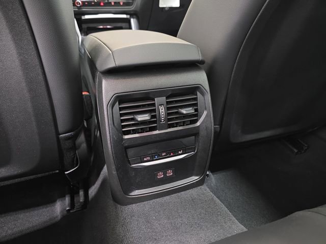 Certified 2025 BMW 330i xDrive Sedan w/ Convenience Package image 33