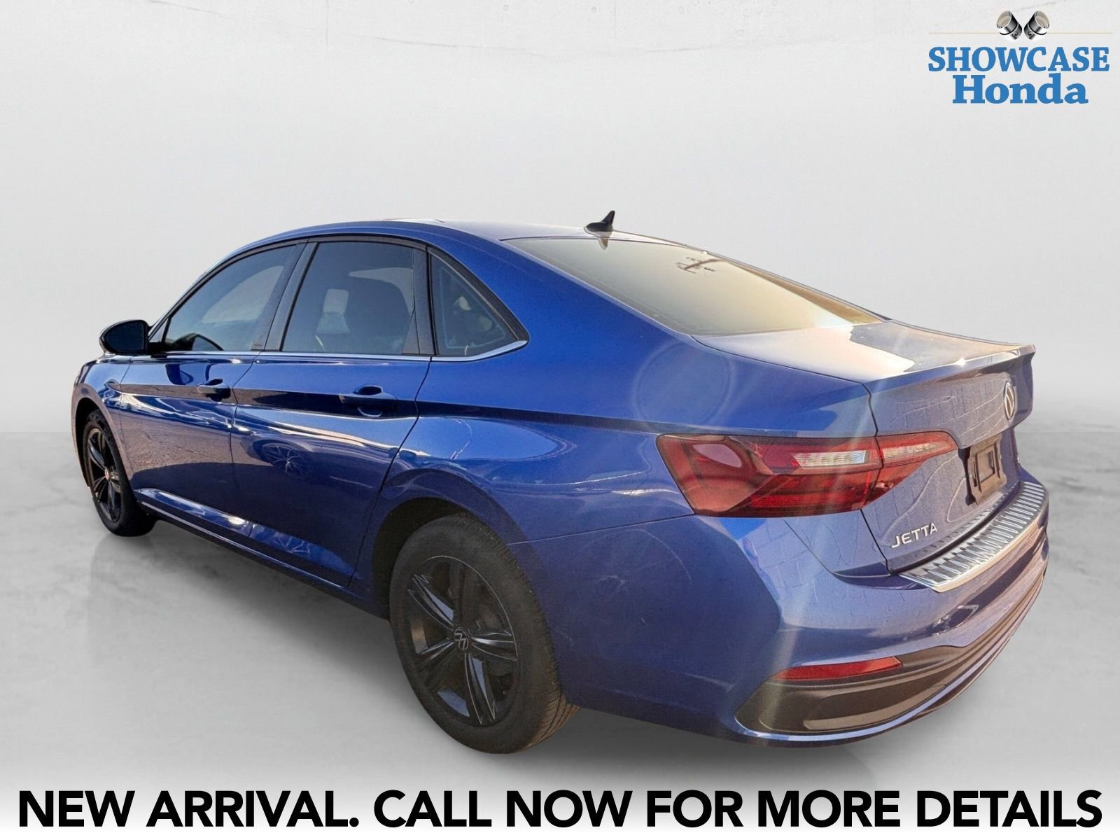 Used 2023 Volkswagen Jetta SE w/ Panoramic Sunroof Package FWD image 4