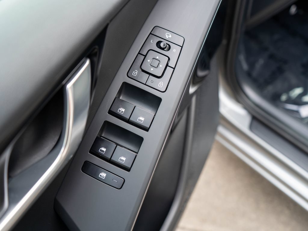 Certified 2024 Kia Niro EX Touring FWD image 16