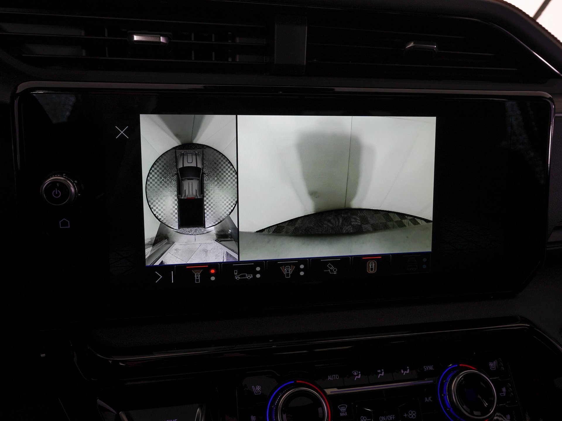 Used 2025 GMC Sierra 2500 AT4 w/ AT4 Premium Plus Package image 25