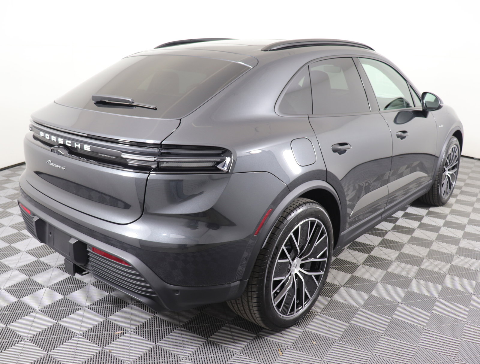 Used 2024 Porsche Macan 4 Electric image 9