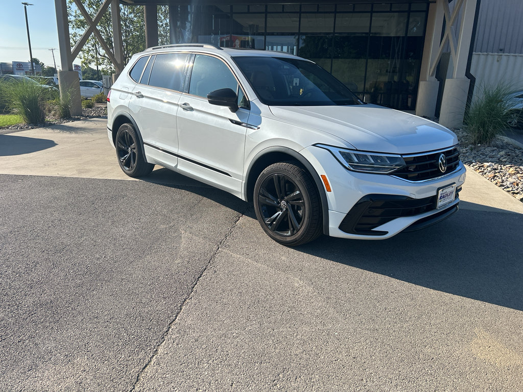 Used 2023 Volkswagen Tiguan SE R-Line AWD/4WD image 1
