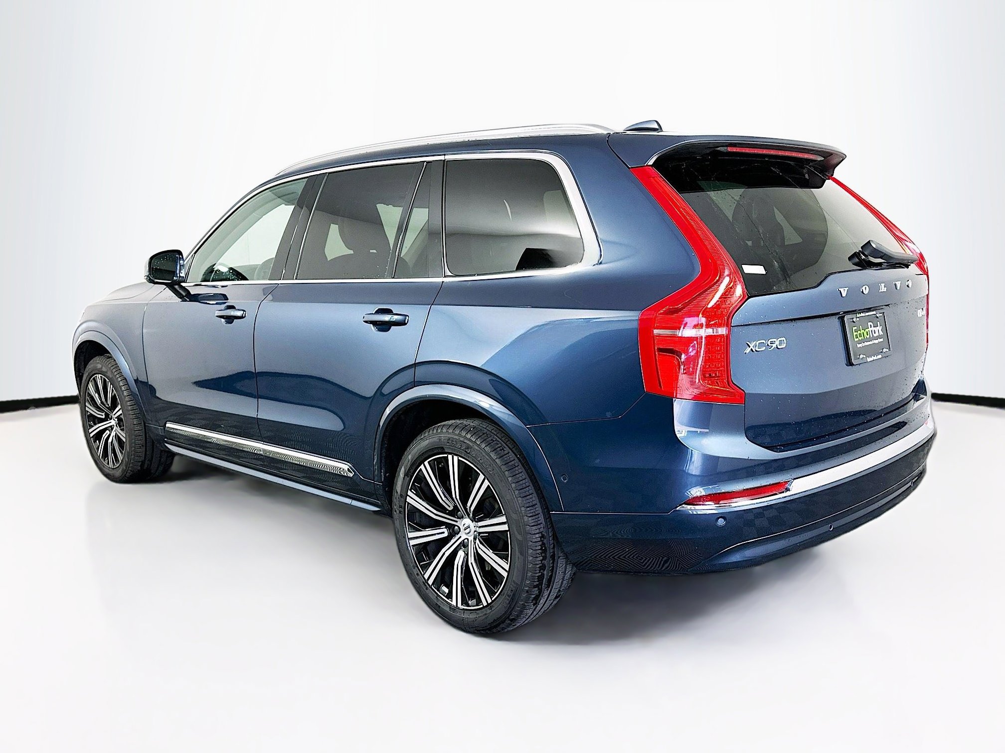 Used 2023 Volvo XC90 B6 Plus image 5