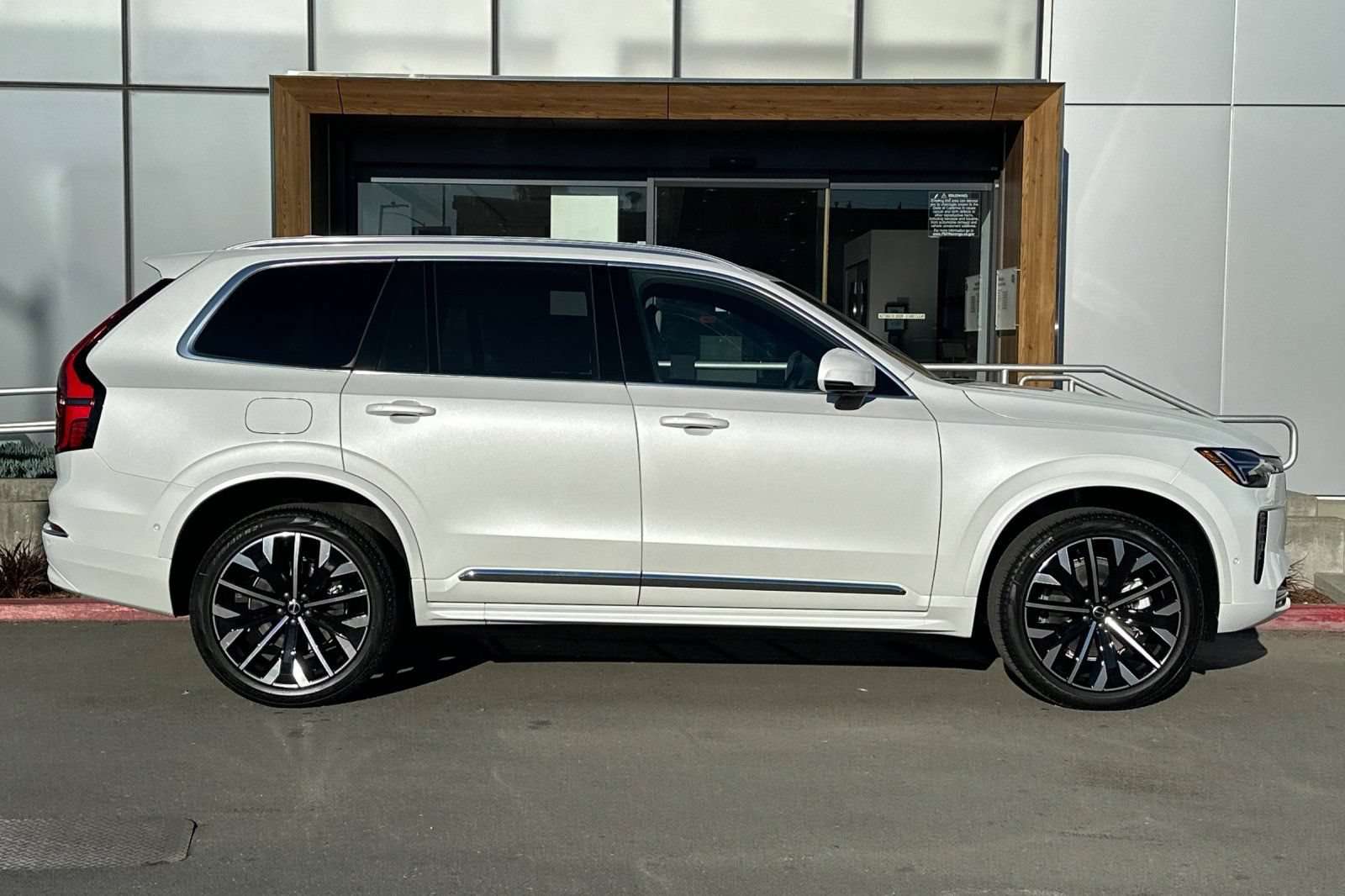 New 2026 Volvo XC90 B5 Plus w/ Protection Package AWD/4WD image 8