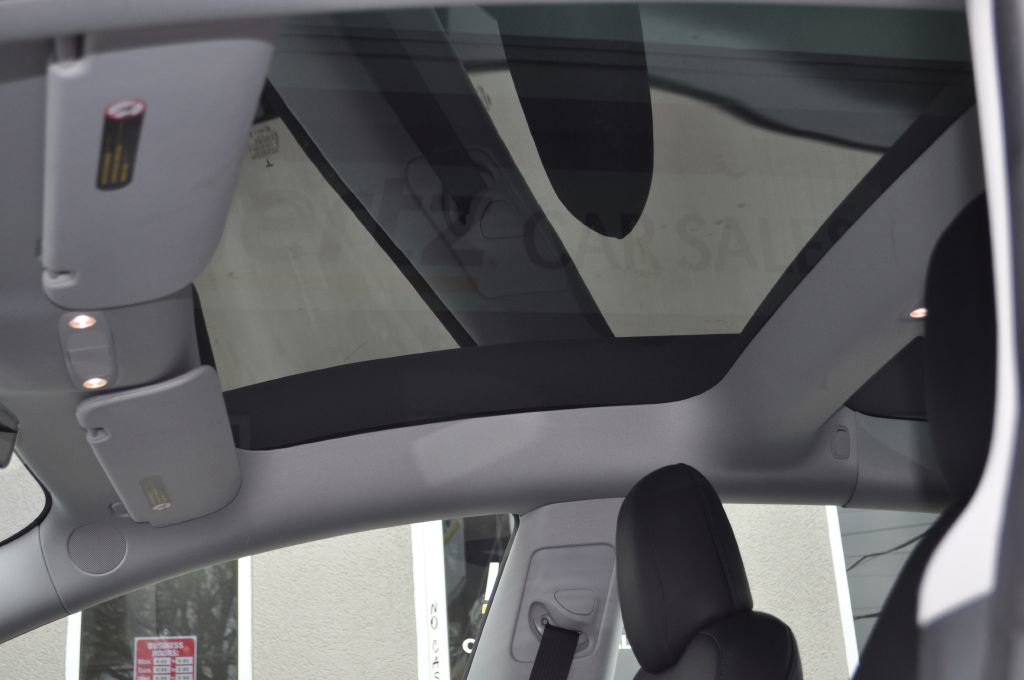 Used 2022 Tesla Model 3 Performance image 9