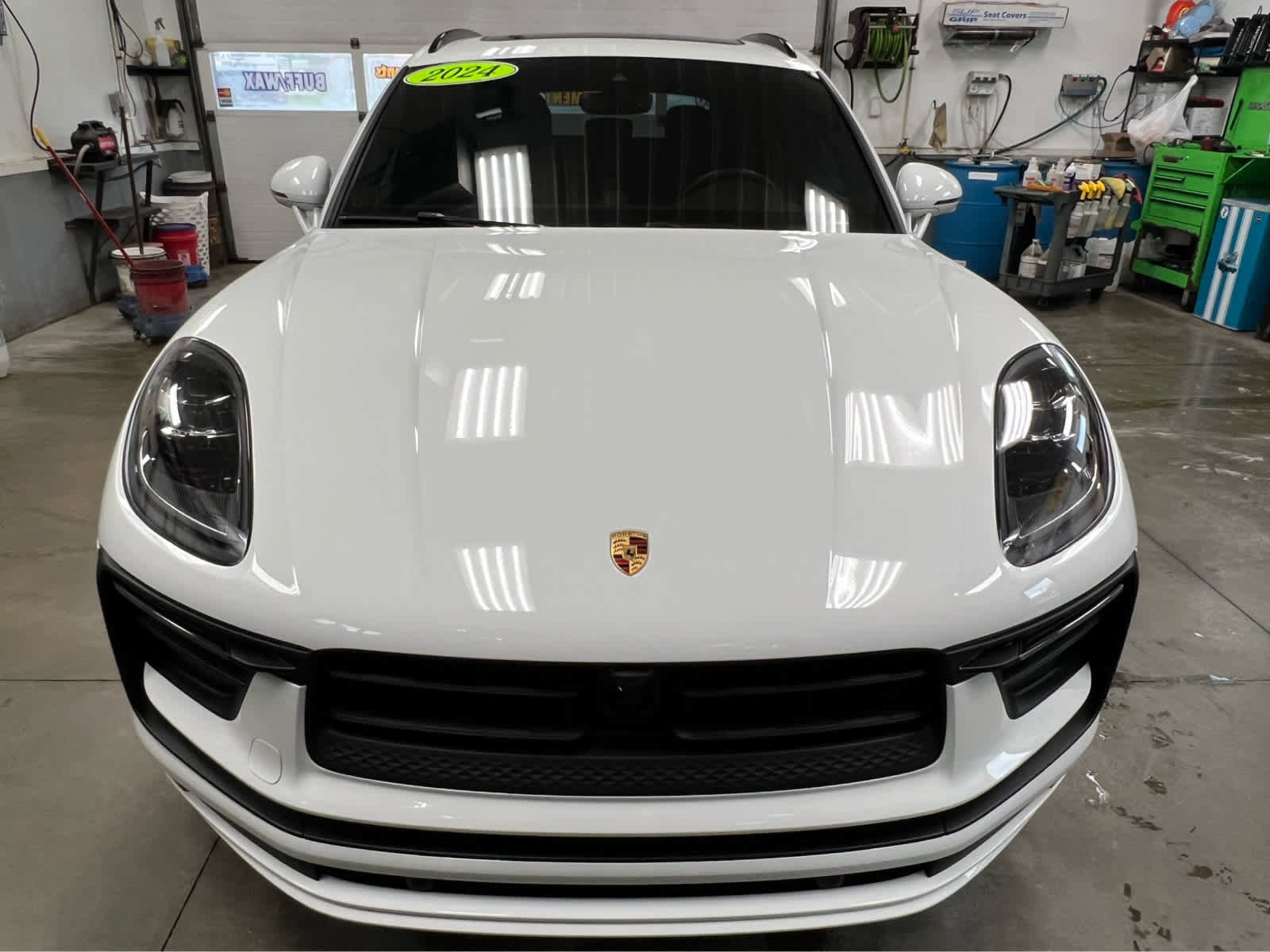 Used 2024 Porsche Macan image 2