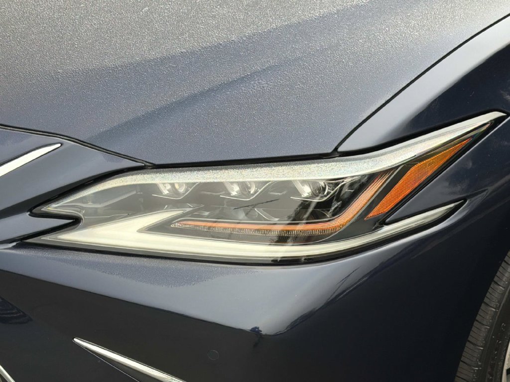 Used 2021 Lexus ES 300h w/ Accessory Package FWD image 26