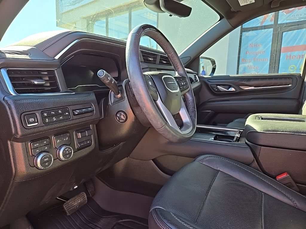Used 2024 GMC Yukon XL Denali w/ Advanced Technology Package AWD/4WD image 40