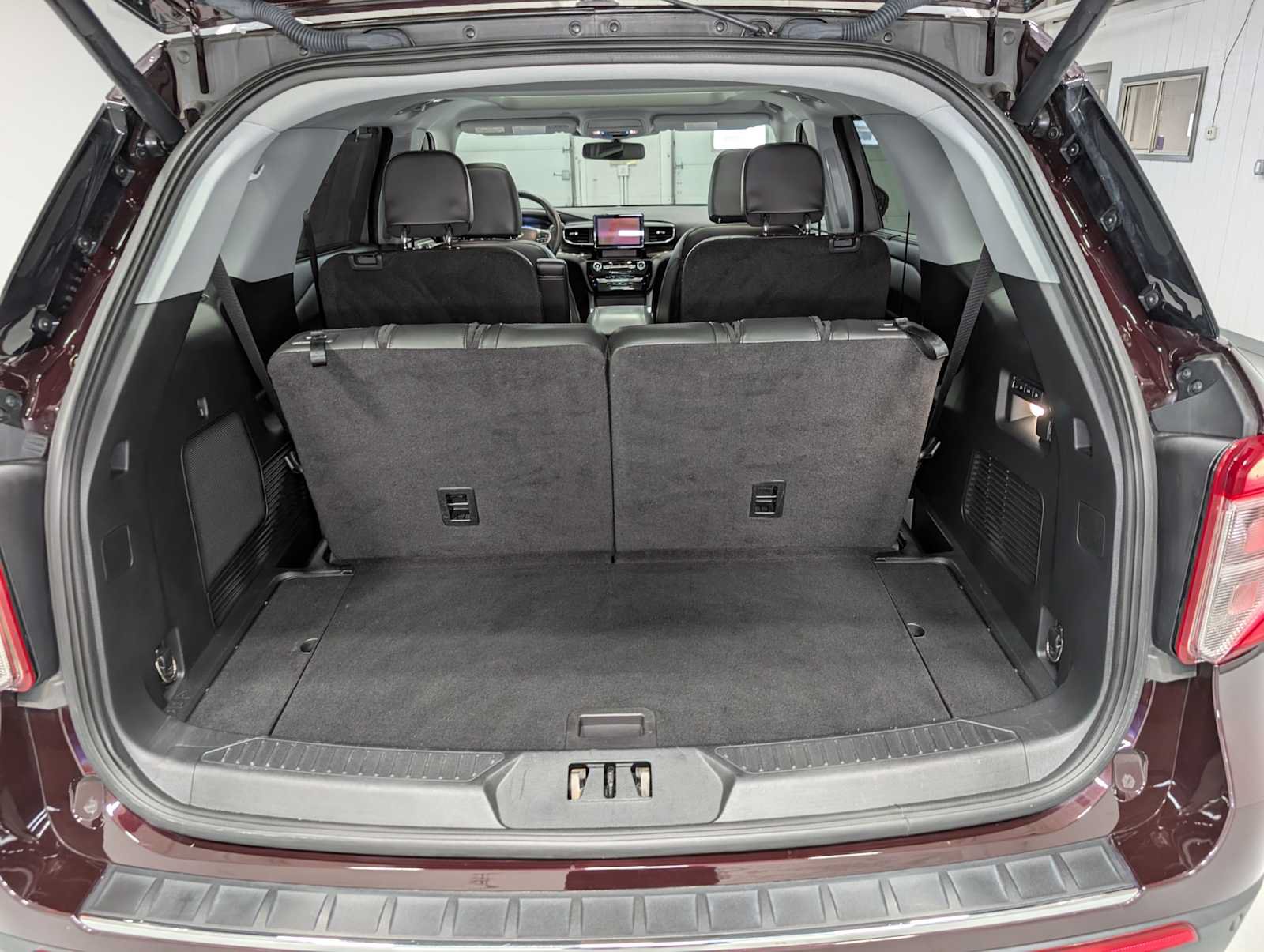 Used 2022 Ford Explorer Limited w/ Equipment Group 301A AWD/4WD image 7