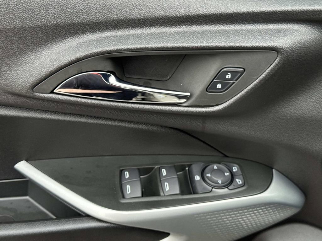 New 2026 Chevrolet Trax RS w/ Sunroof Package image 19