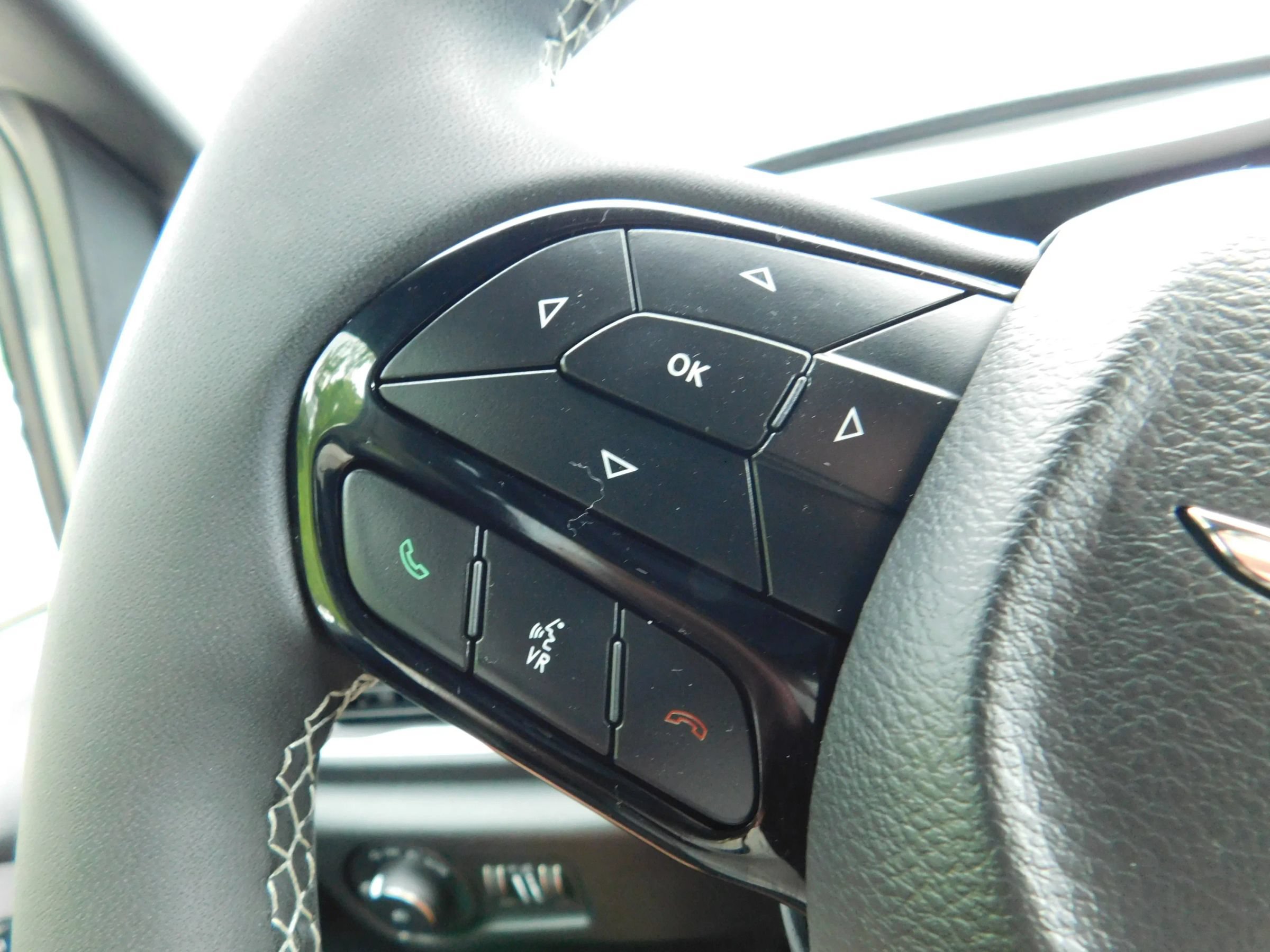 Used 2023 Chrysler Pacifica Touring-L w/ Uconnect Theater Family Group FWD image 24