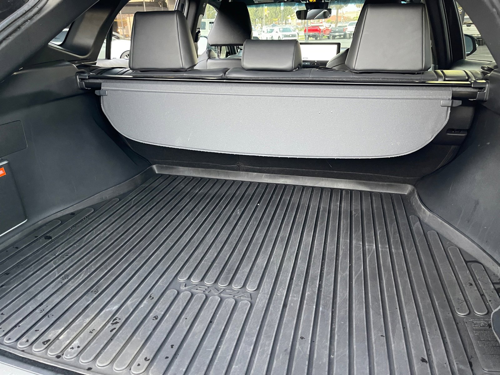 Used 2024 Toyota Venza XLE image 16