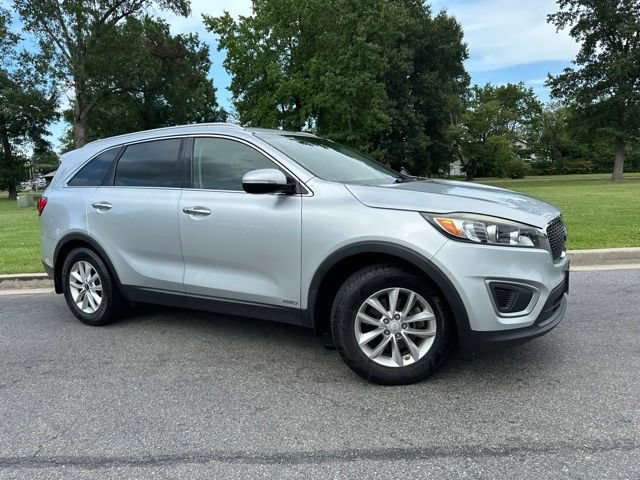 Used 2017 Kia Sorento AWD w/ LX Convenience Package image 2