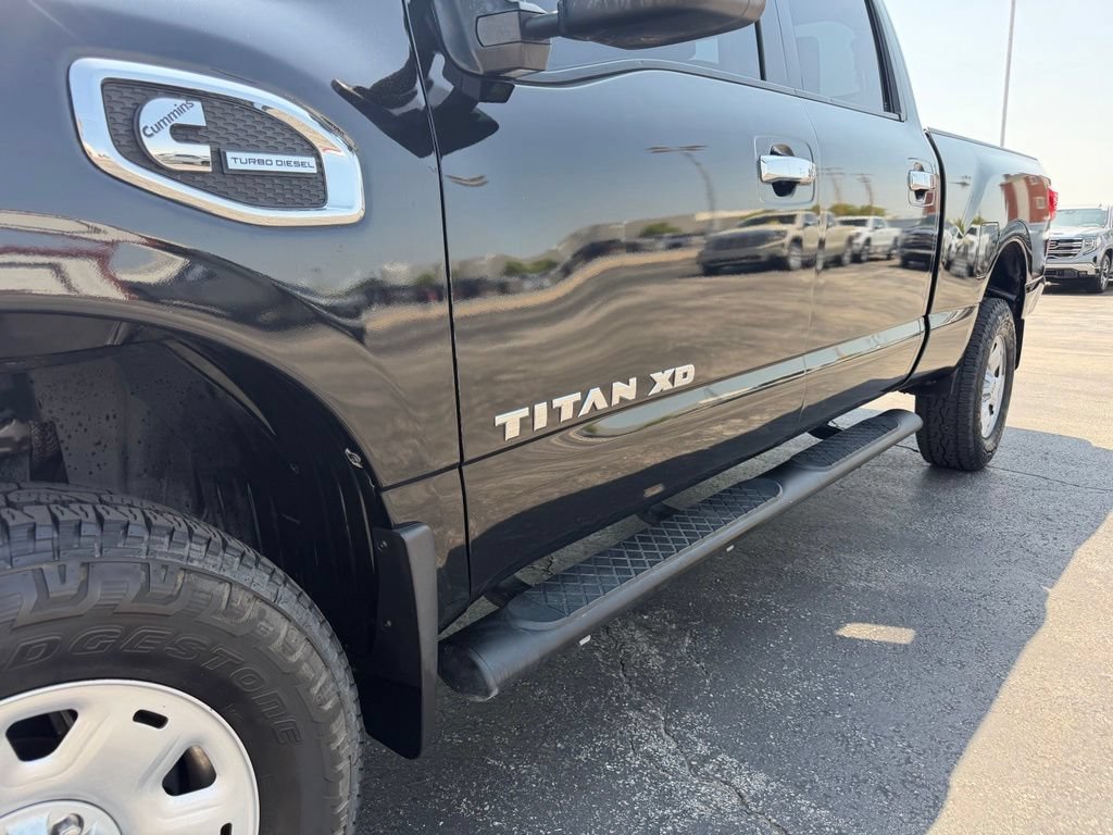 Used 2017 Nissan Titan SV AWD/4WD image 12