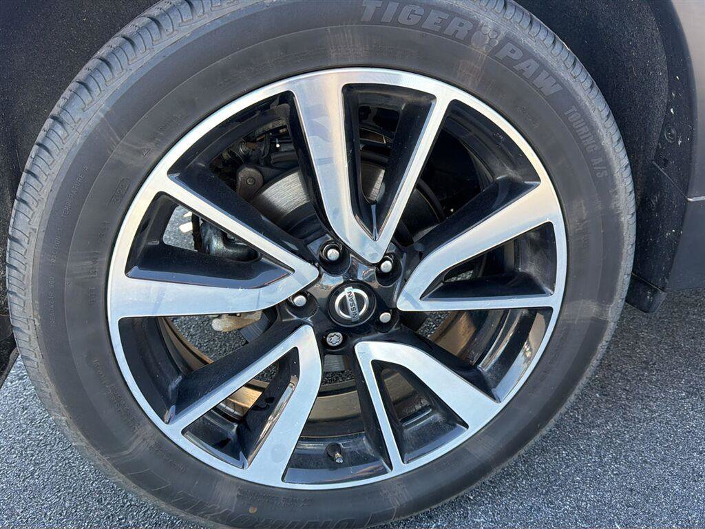 Used 2020 Nissan Rogue SL FWD image 12