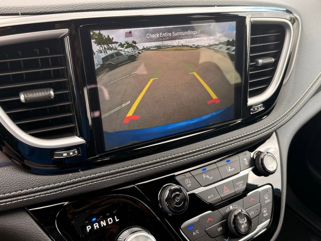 New 2026 Chrysler Pacifica Select image 14