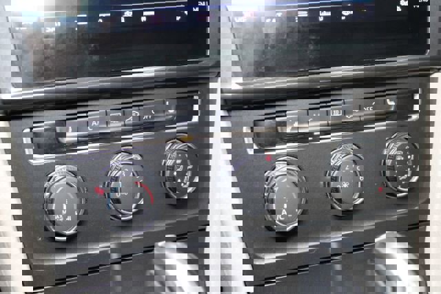 Used 2018 Volkswagen Golf SE image 19