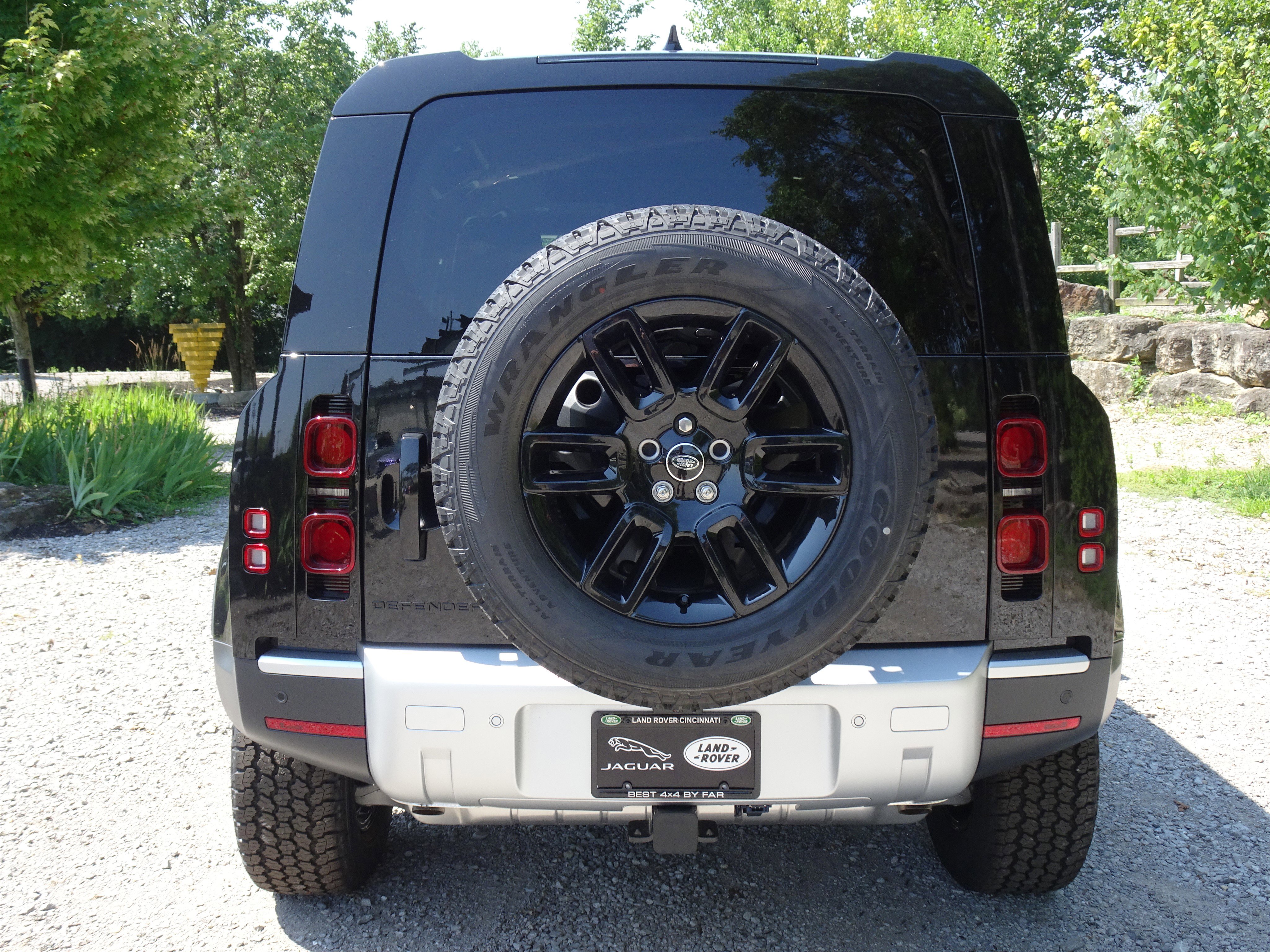 New 2025 Land Rover Defender 110 S image 11