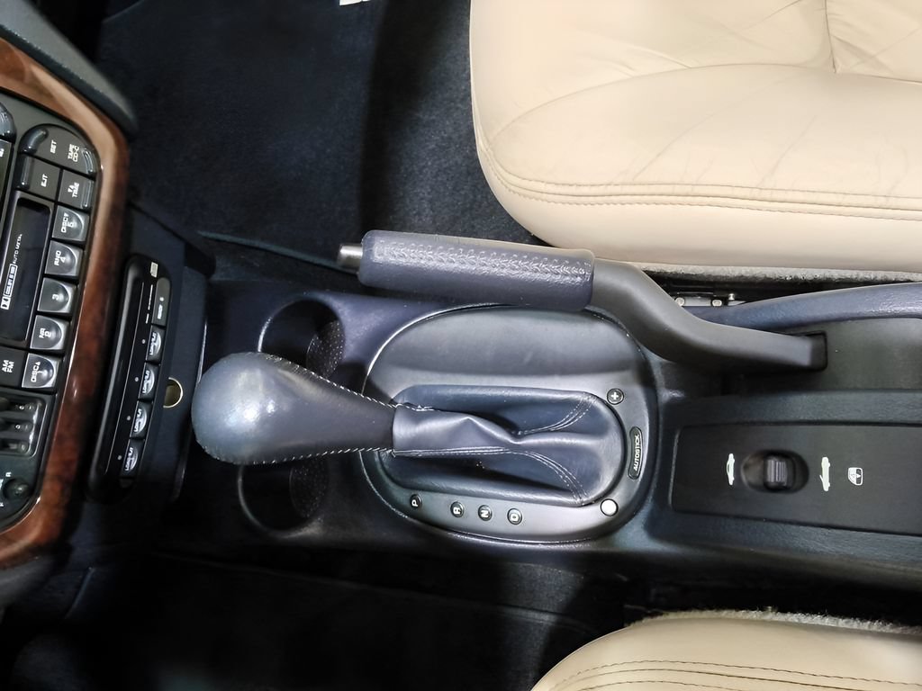 Used 2002 Chrysler Sebring Limited FWD image 24