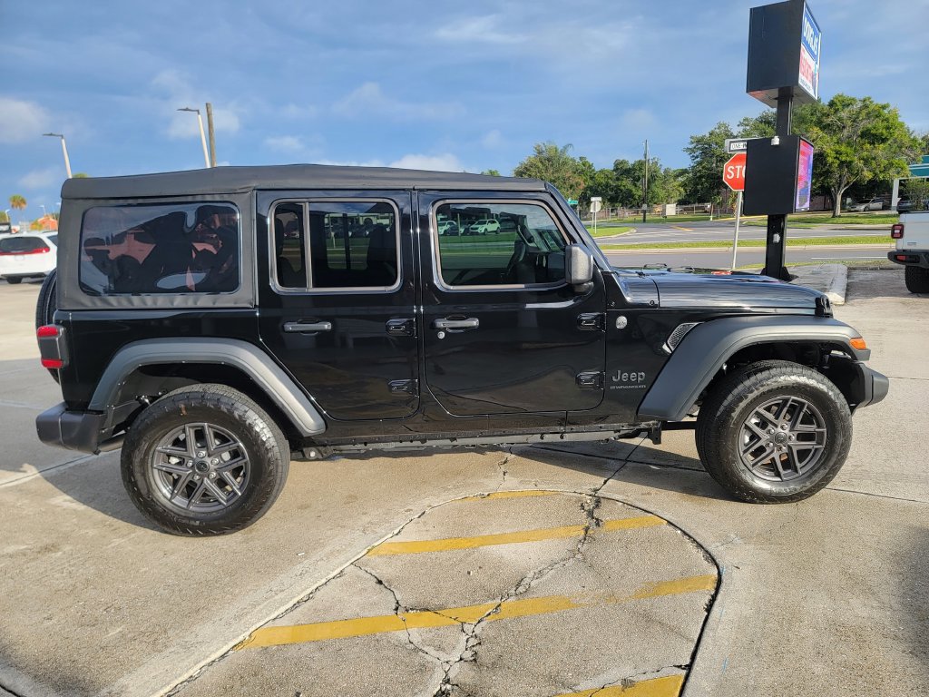 Used 2026 Jeep Wrangler Unlimited Sport AWD/4WD image 6