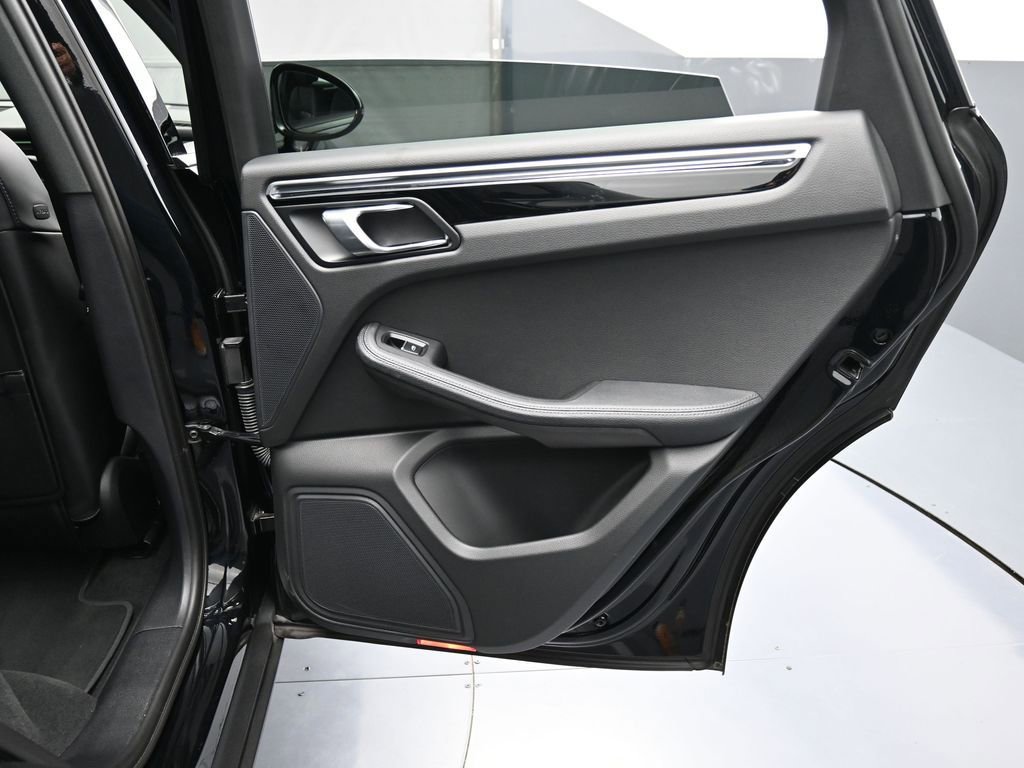 Certified 2023 Porsche Macan Turbo image 26