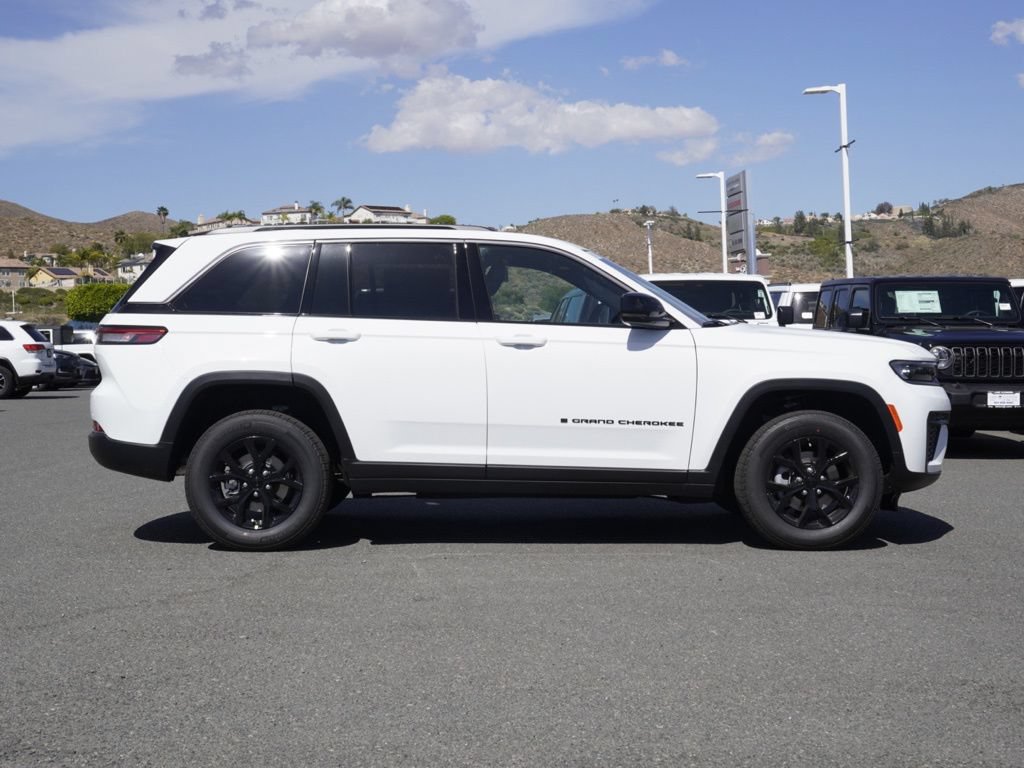 New 2026 Jeep Grand Cherokee Altitude AWD/4WD video 3