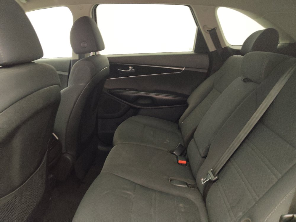 Used 2019 Kia Sorento FWD image 18
