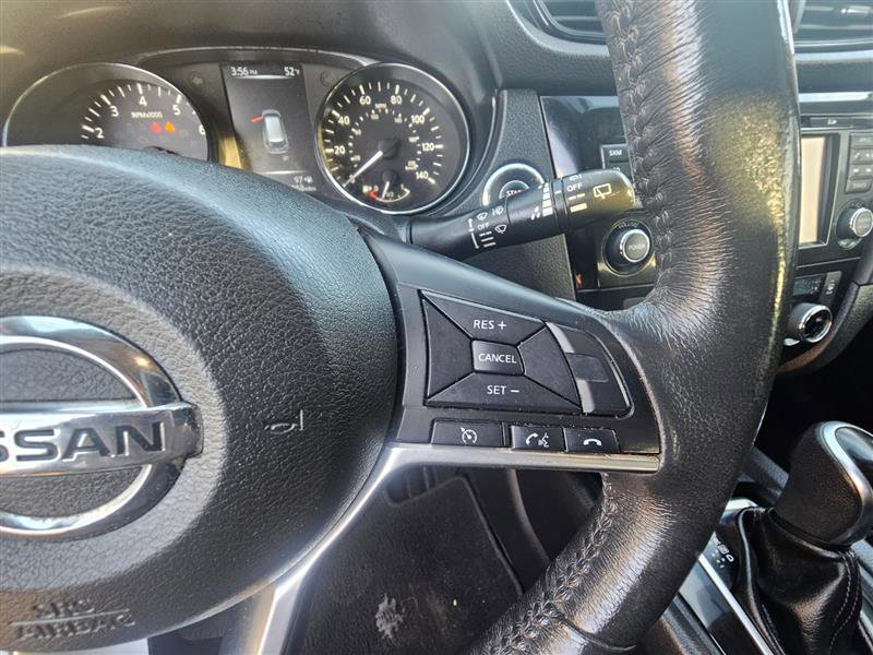 Used 2017 Nissan Rogue SV w/ SV Premium Package image 23