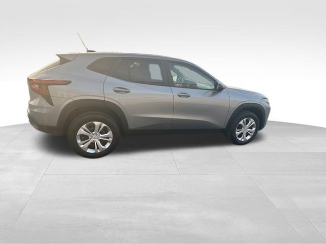 Used 2024 Chevrolet Trax LS w/ Driver Confidence Package FWD image 6