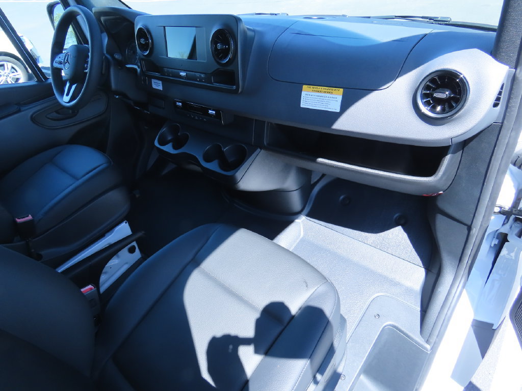 Used 2024 Mercedes-Benz Sprinter 2500 image 18