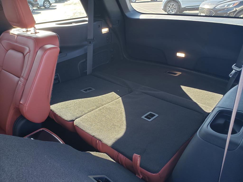 Used 2025 Lincoln Aviator Reserve w/ Equipment Group 201A image 14