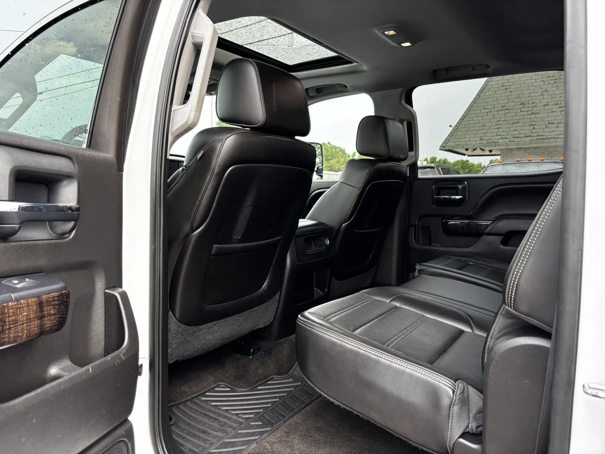 Used 2015 GMC Sierra 2500 Denali w/ Duramax Plus Package AWD/4WD image 24