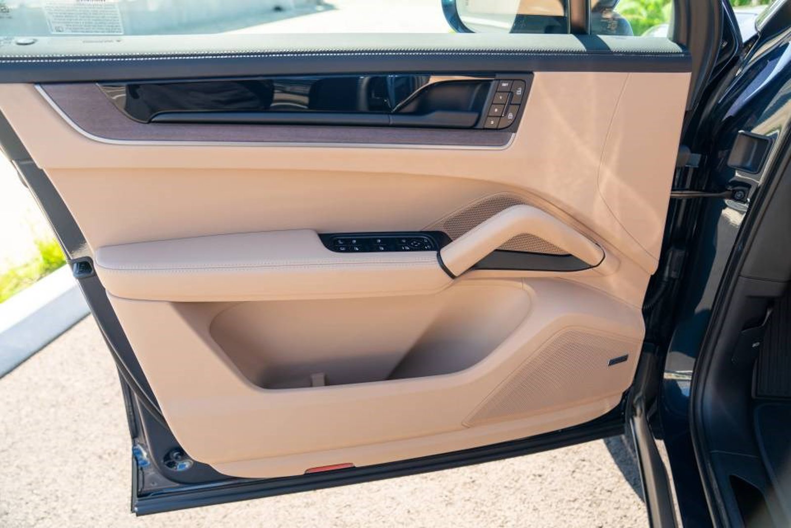 New 2026 Porsche Cayenne E-Hybrid AWD/4WD image 11