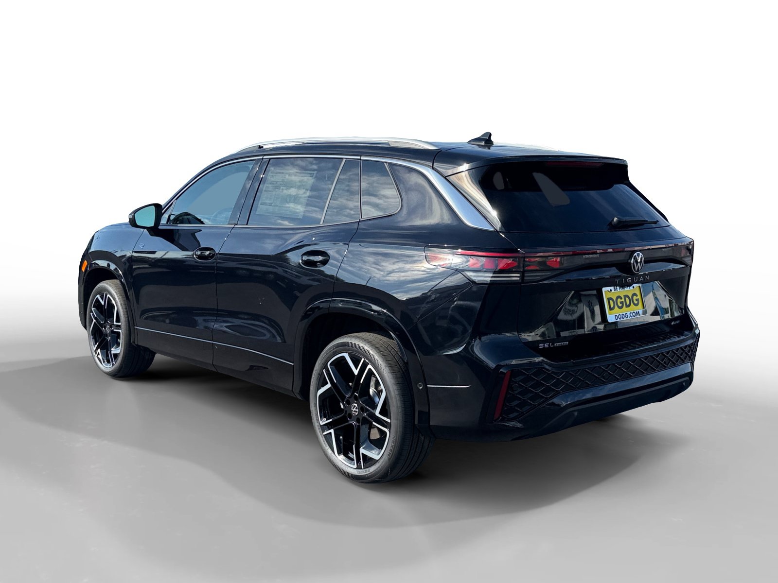 New 2026 Volkswagen Tiguan SEL R-Line AWD/4WD image 3