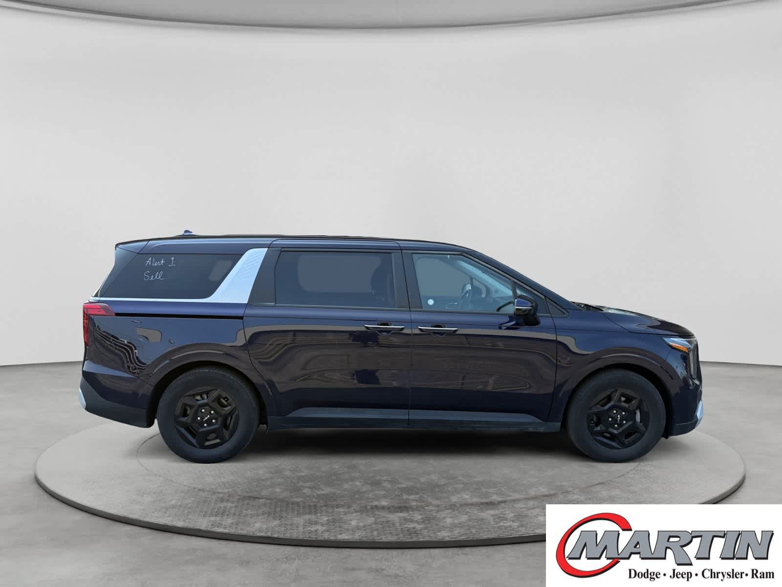 Used 2025 Kia Carnival FWD image 4