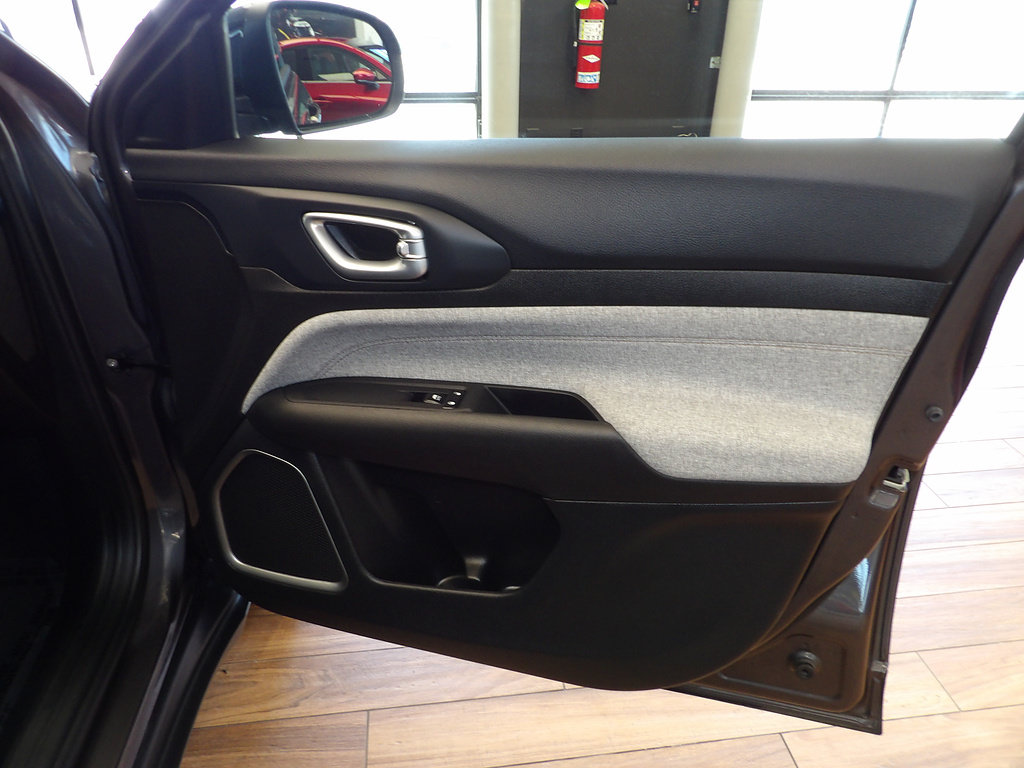 Used 2024 Jeep Compass Latitude AWD/4WD image 12