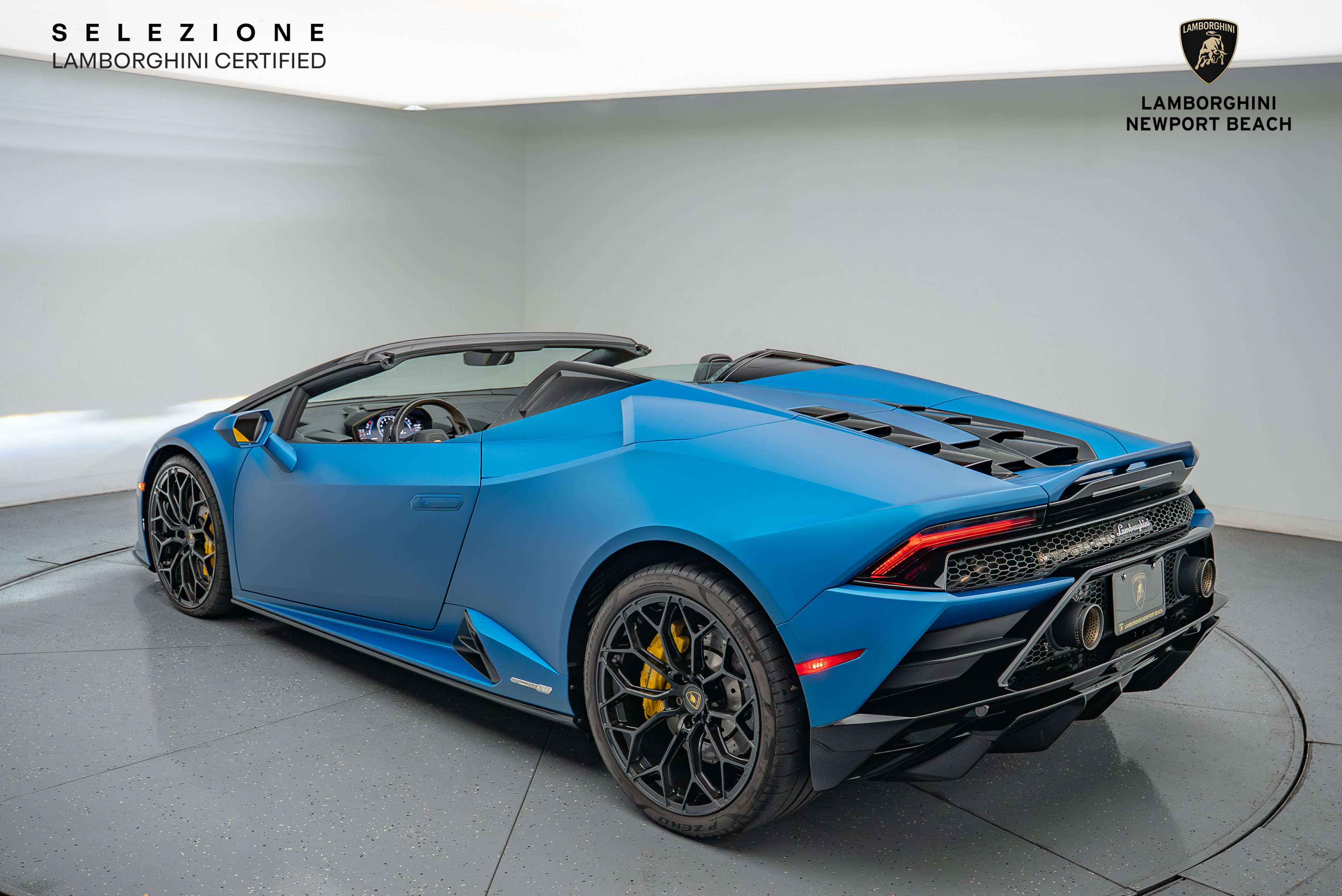 Used 2020 Lamborghini Huracan EVO image 11