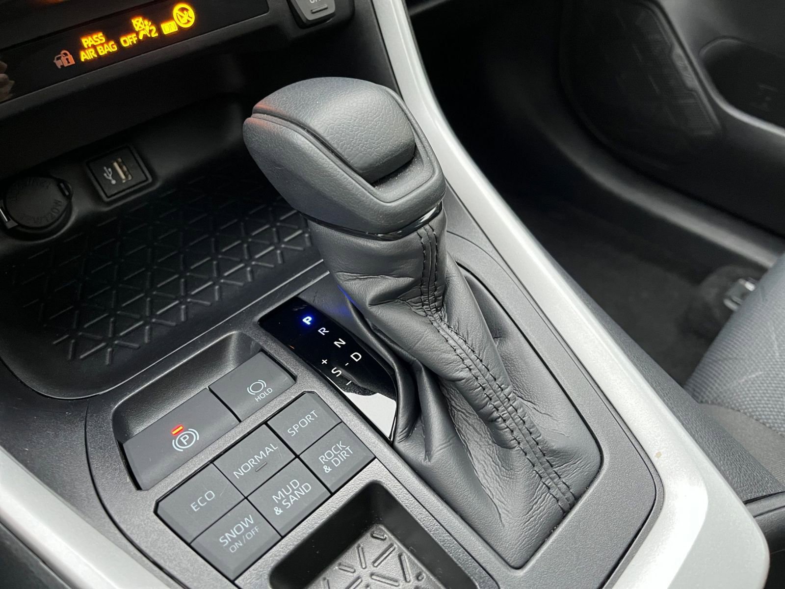 Used 2025 Toyota RAV4 XLE image 43