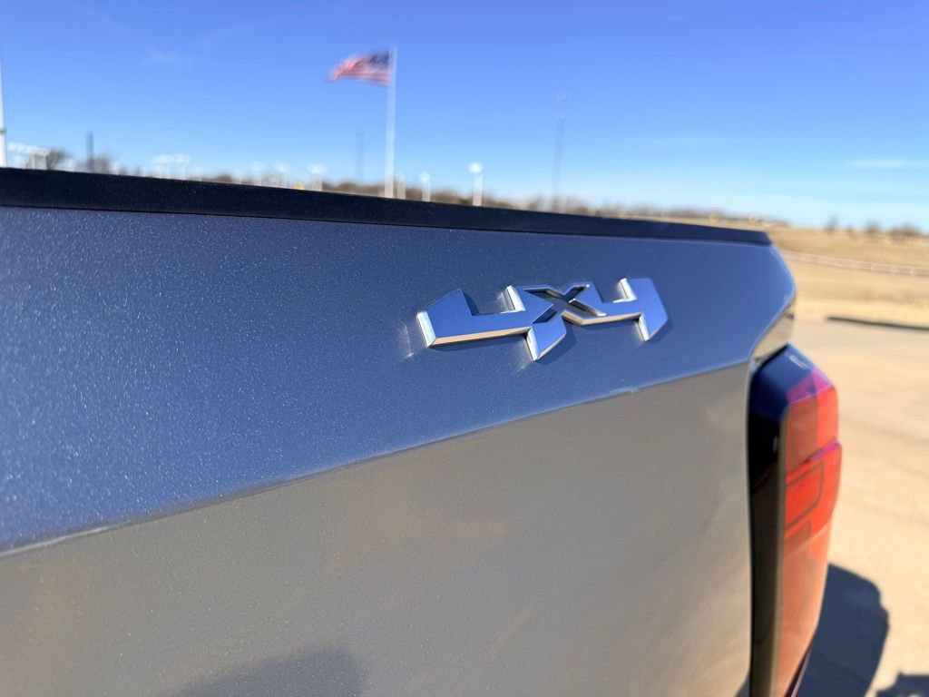 Used 2025 GMC Sierra 1500 SLT image 9