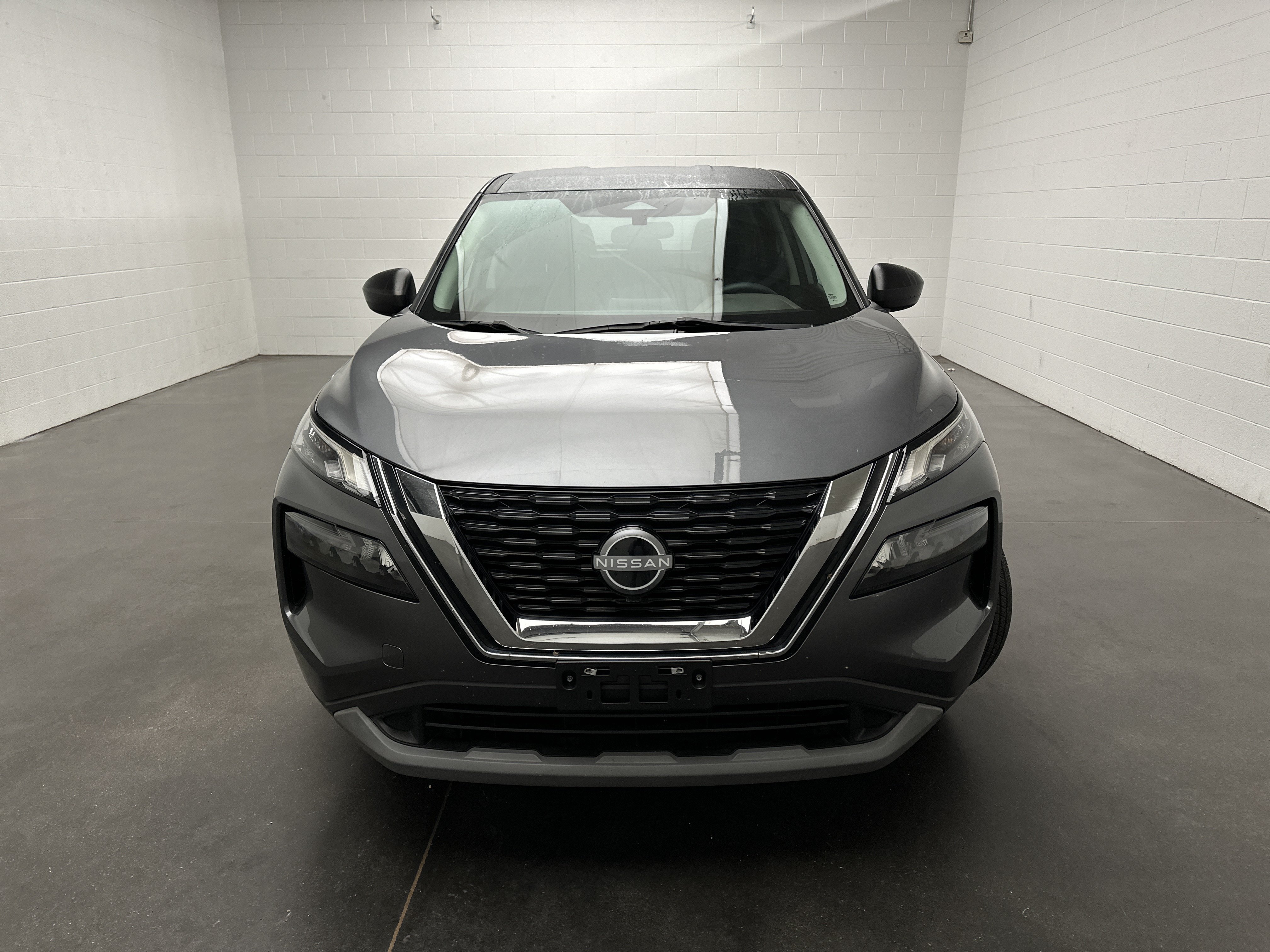 Used 2023 Nissan Rogue S AWD/4WD image 3