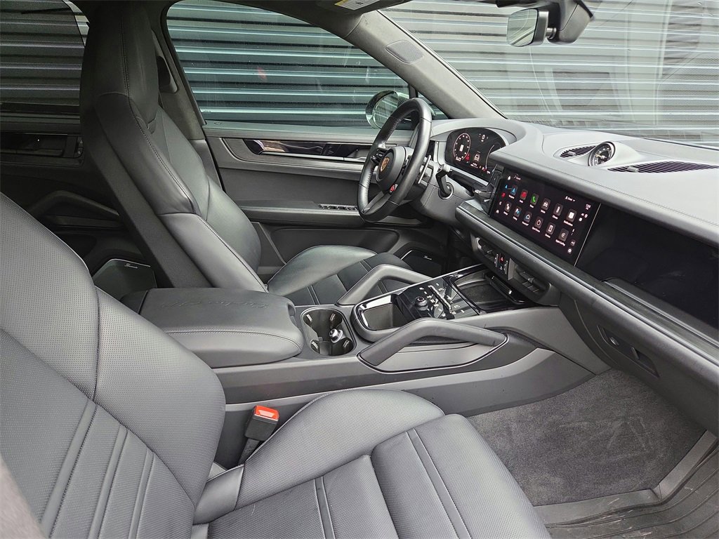 Used 2024 Porsche Cayenne Turbo GT image 17