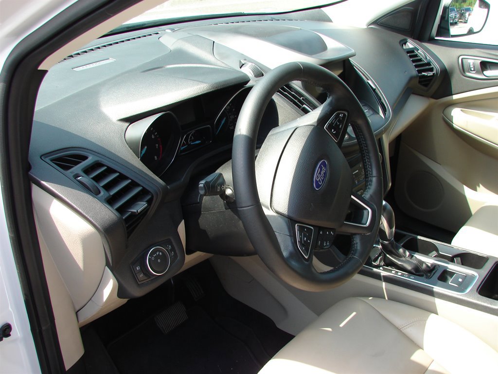 Used 2019 Ford Escape SEL image 8