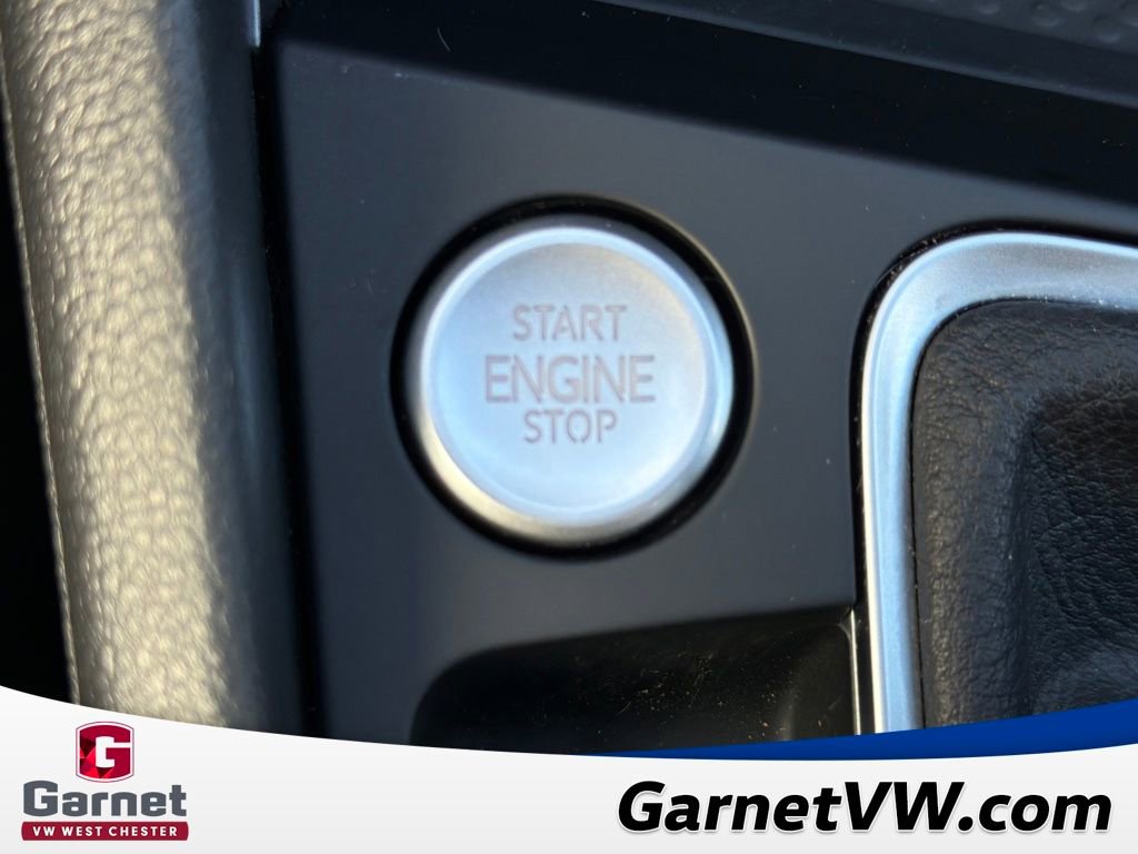 Certified 2025 Volkswagen Jetta SE image 32