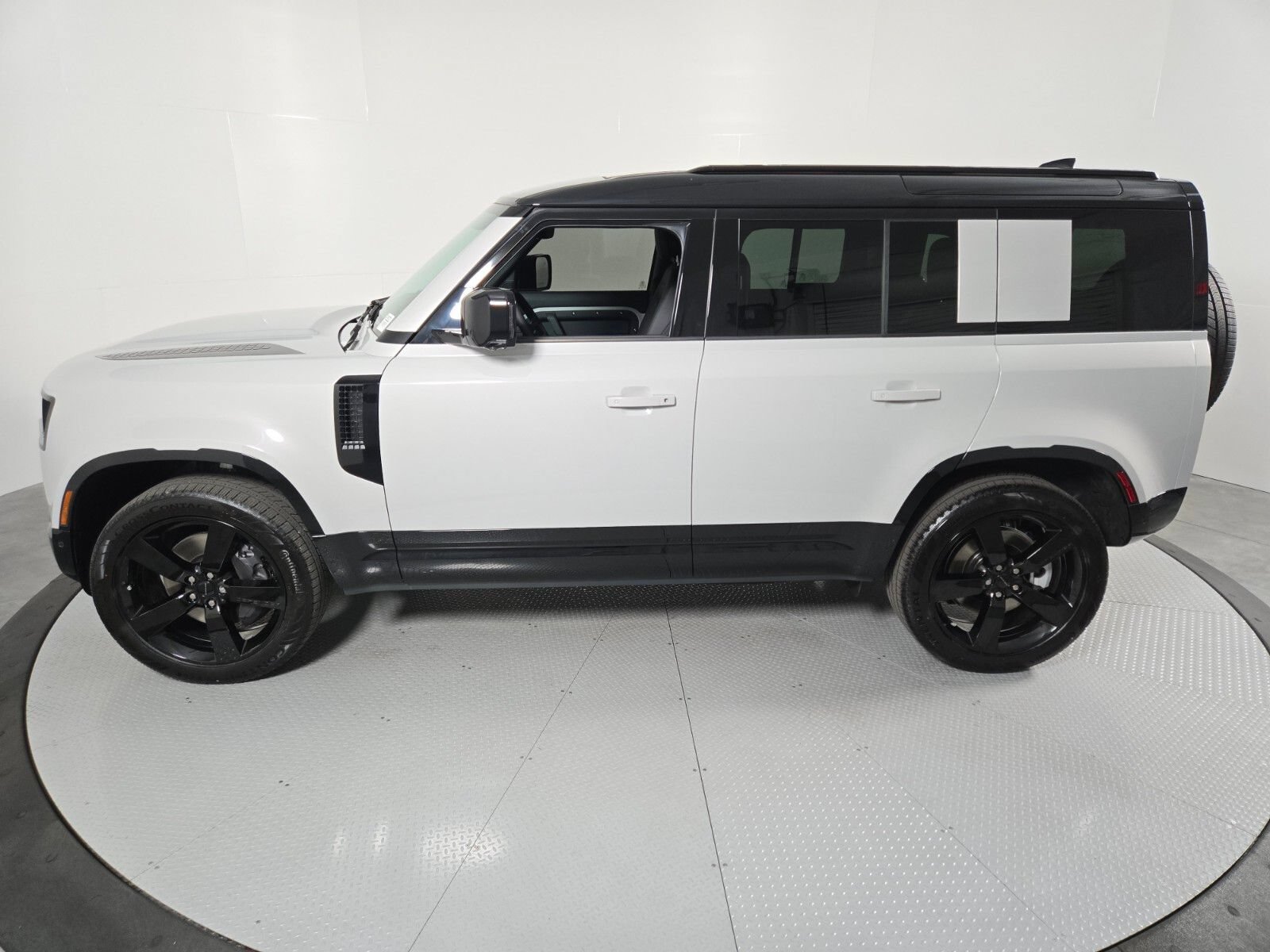 New 2026 Land Rover Defender 110 X-Dynamic SE AWD/4WD image 34