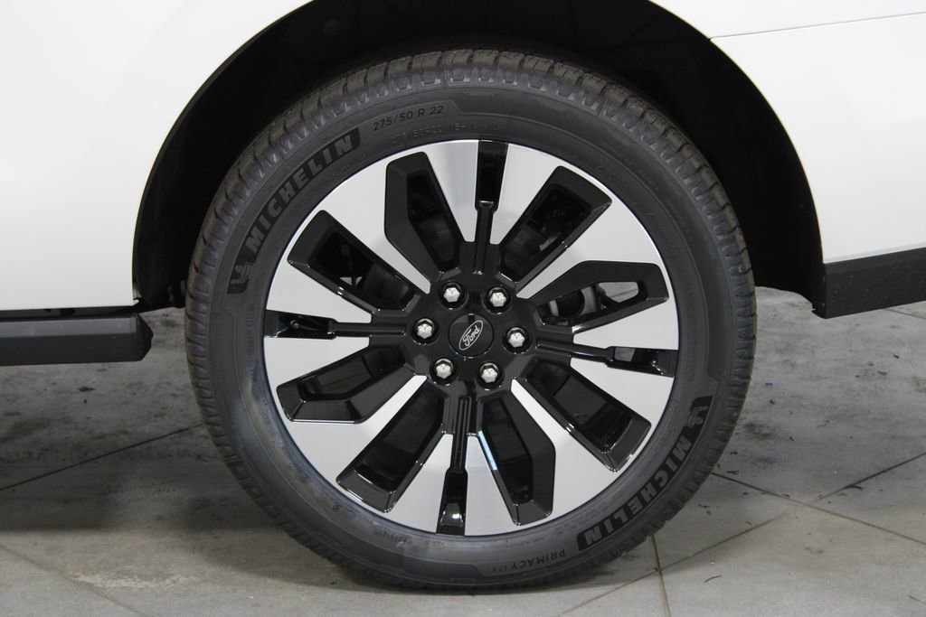 New 2026 Ford Expedition Platinum image 17