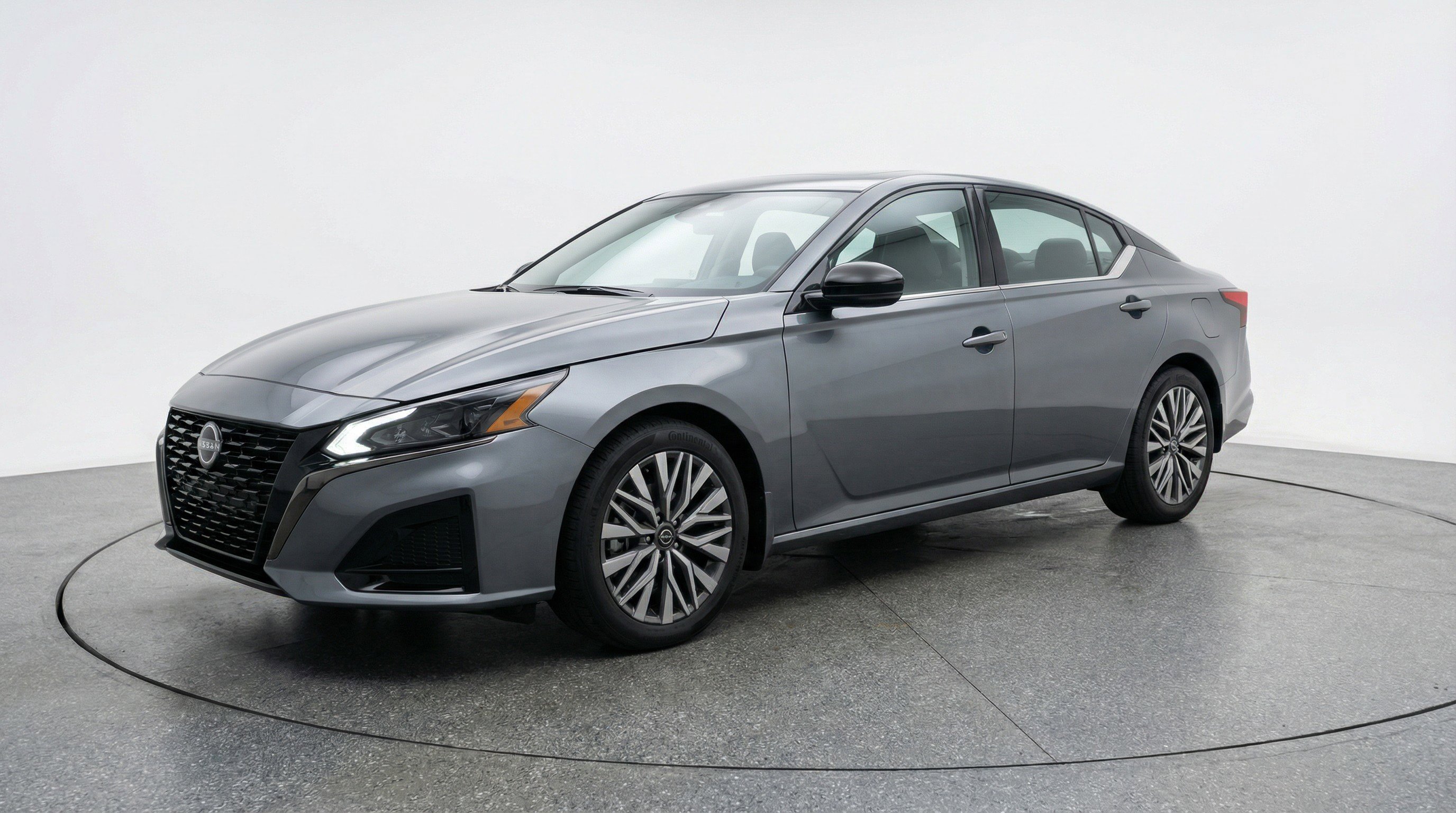 Used 2025 Nissan Altima 2.5 SV FWD image 3