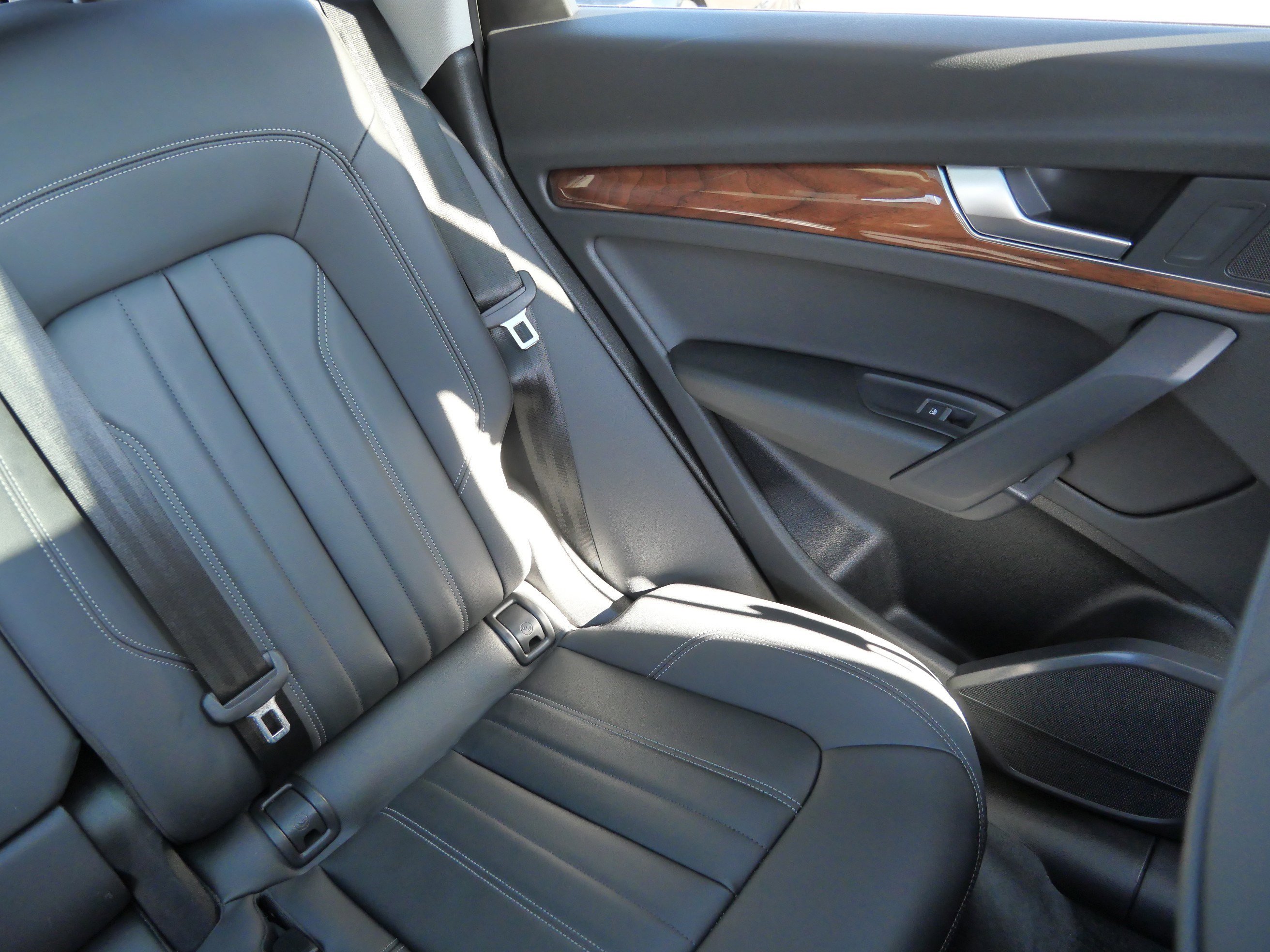 Used 2023 Audi Q5 2.0T Premium w/ Convenience Package image 14