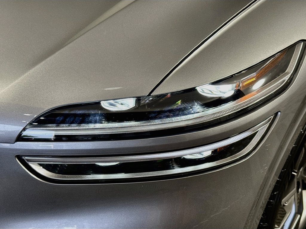Used 2023 Genesis Electrified GV70 AWD/4WD image 3