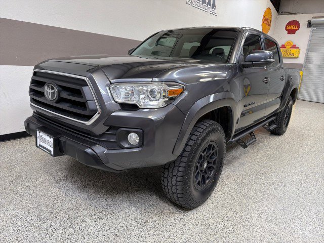 Used 2022 Toyota Tacoma SR5 w/ Technology Package image 3
