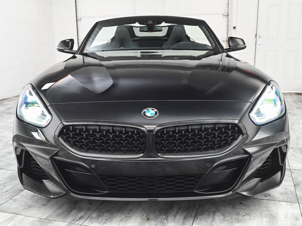 Used 2022 BMW Z4 M40i w/ Premium Package RWD image 2